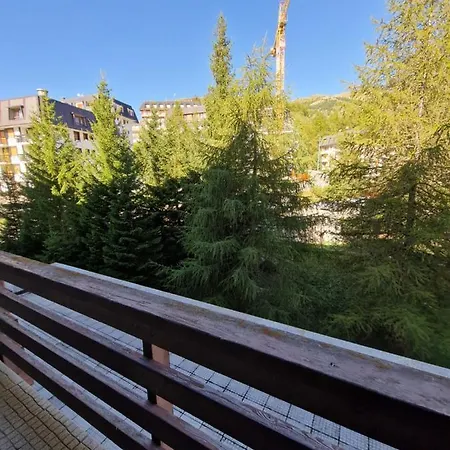 Vicino Piste E Centro 塞斯特雷